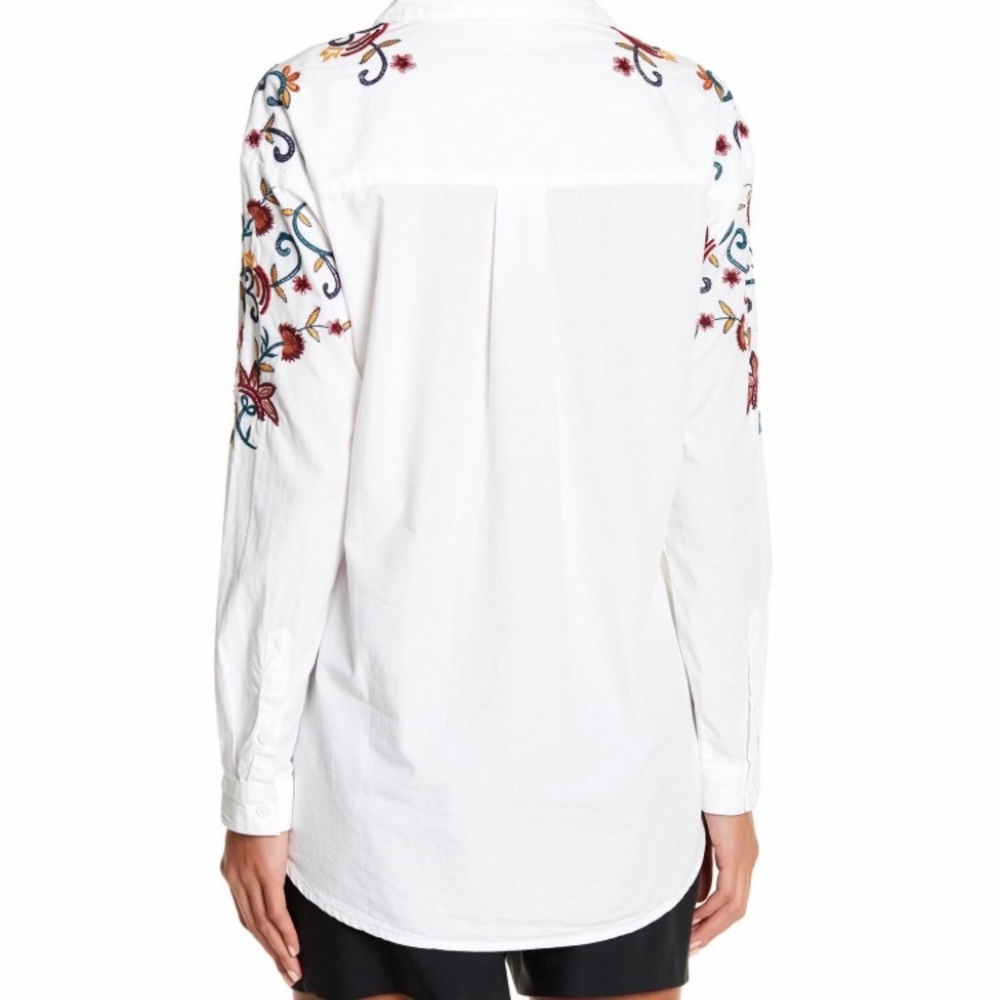 SOLD ✨ Embroidered Button Up Top White - Picture 2 of 5
